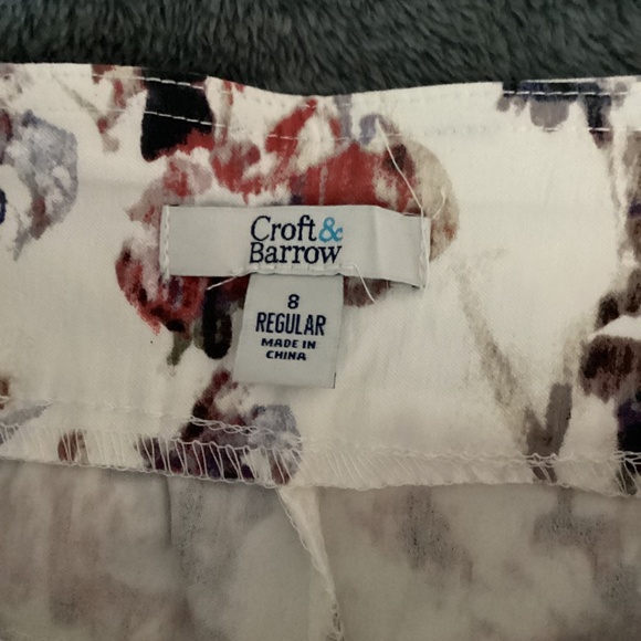 Croft & Barrow stretch pull on print Capri pants - Picture 3 of 5